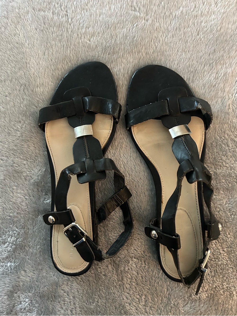 🤍🤍🤍Studio Paolo Black Leather T-Strap Sandals with Silver Accent